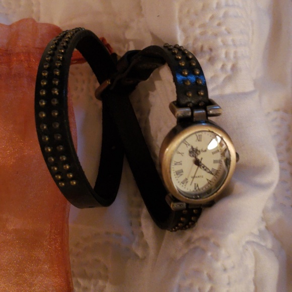 Watch - Picture 2 of 3